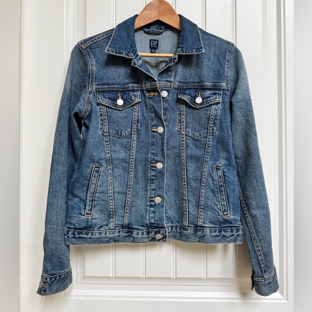 Gap Vintage Wash Denim Jean Jacket. Size S